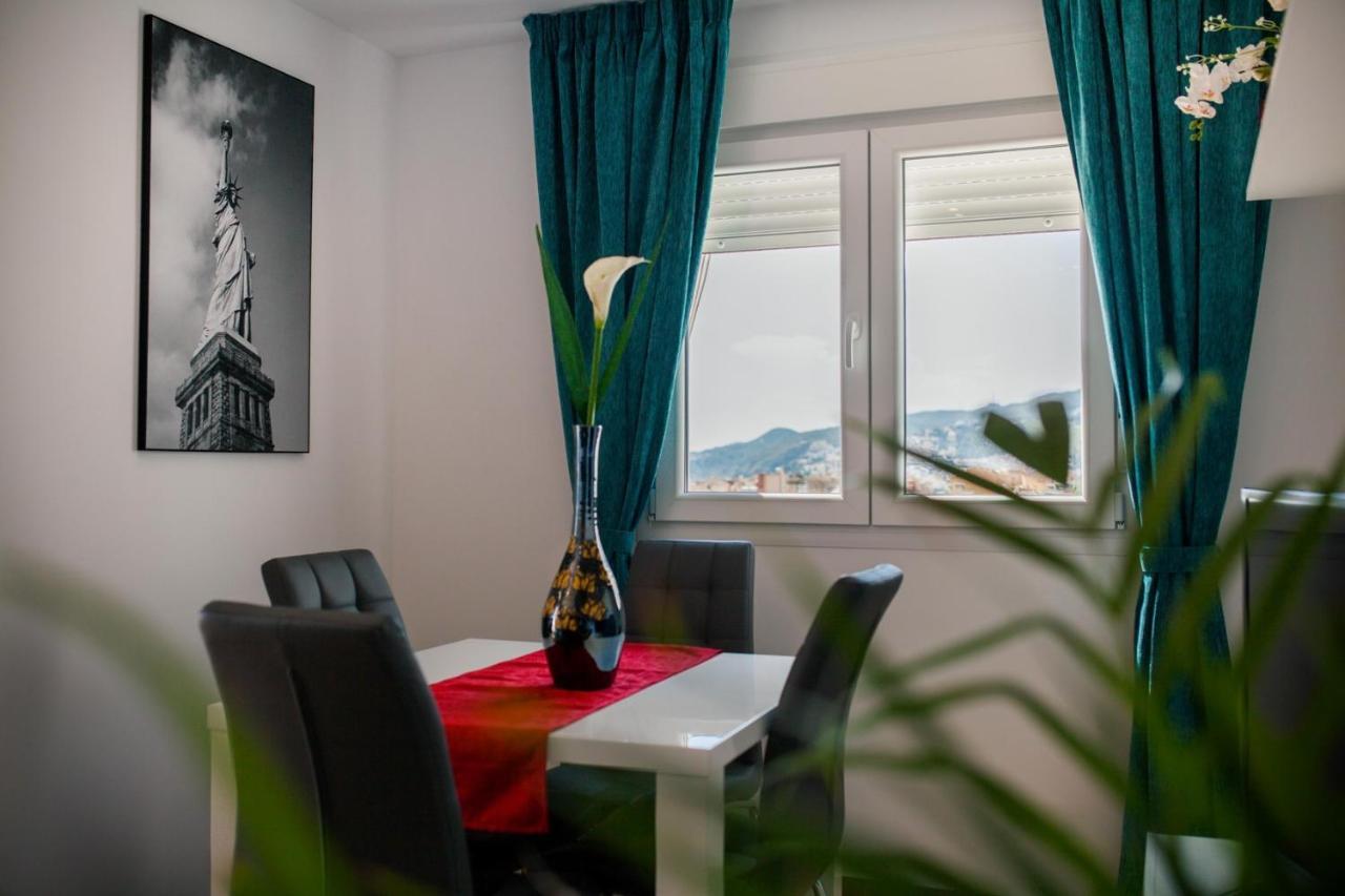 Tuttifruttiaapt Nerja Exteriör bild